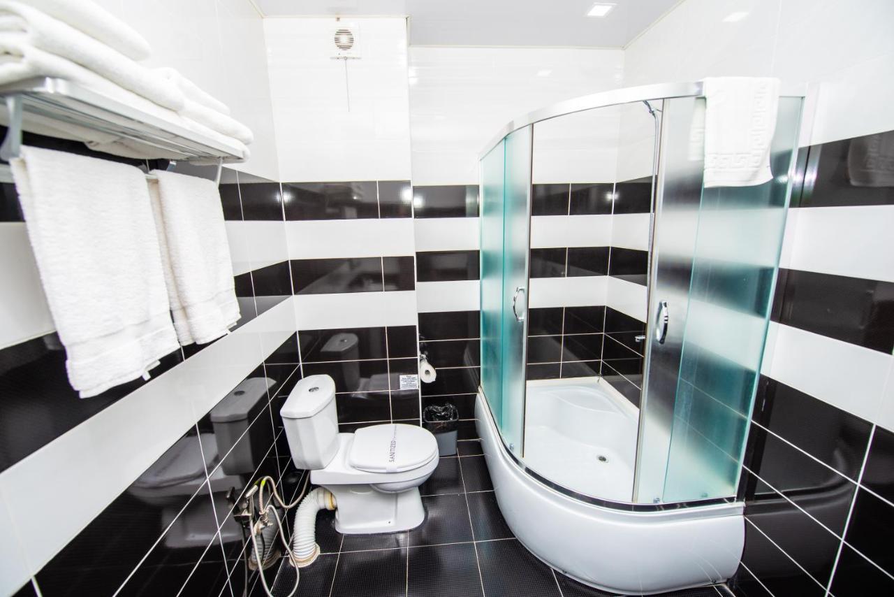 Hotel Shine Palace Tbiliszi Kültér fotó