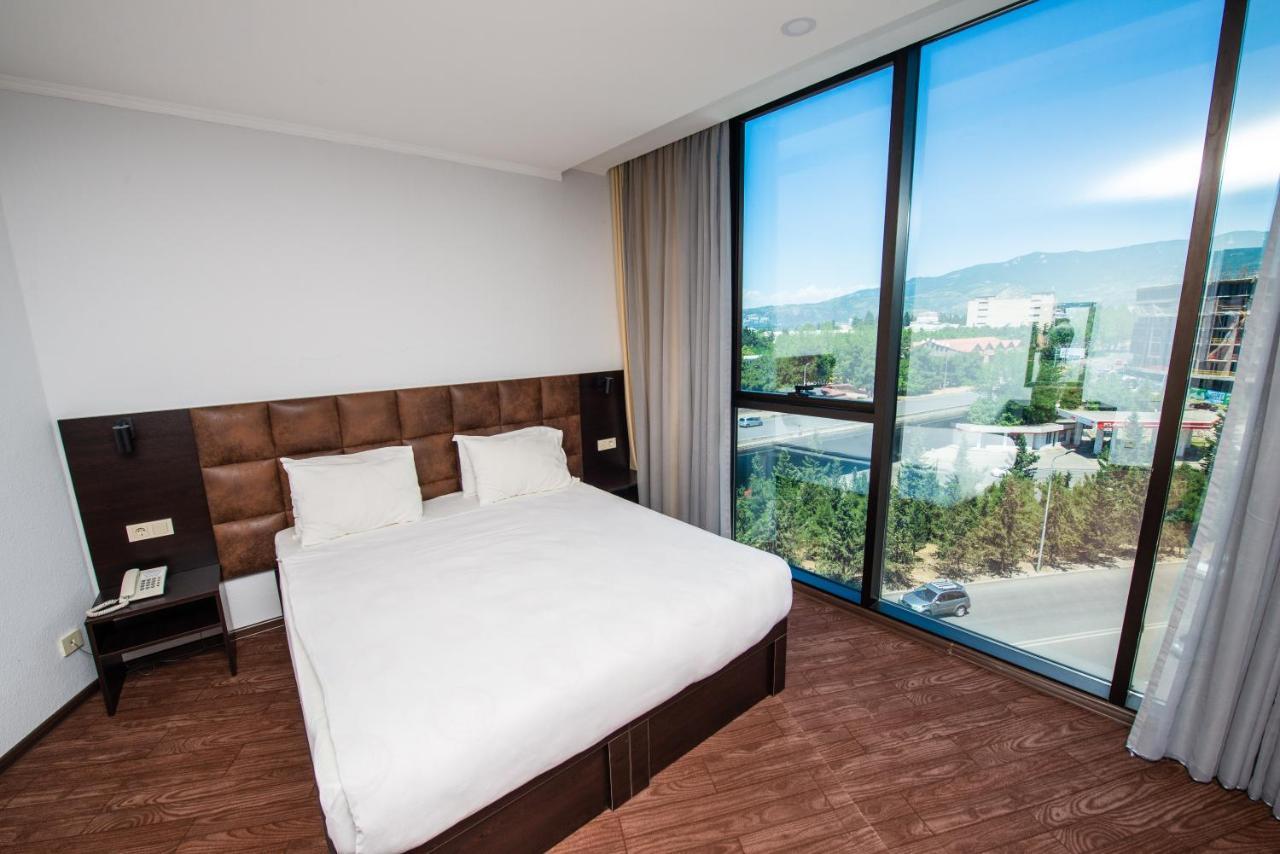 Hotel Shine Palace Tbiliszi Kültér fotó