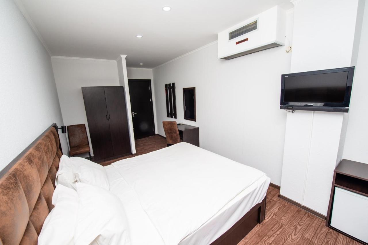 Hotel Shine Palace Tbiliszi Kültér fotó