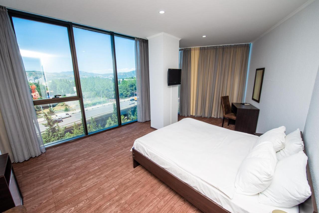 Hotel Shine Palace Tbiliszi Kültér fotó