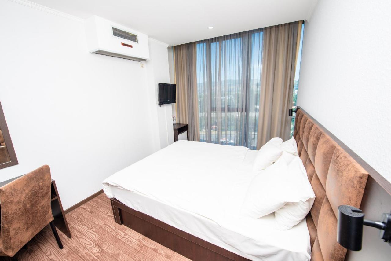 Hotel Shine Palace Tbiliszi Kültér fotó