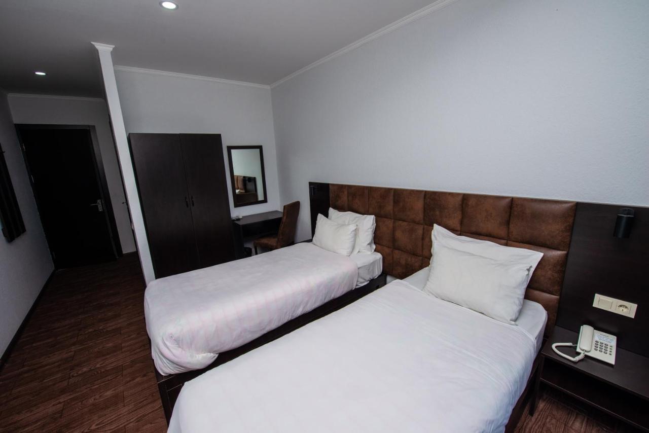 Hotel Shine Palace Tbiliszi Kültér fotó