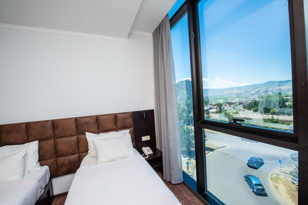 Hotel Shine Palace Tbiliszi Kültér fotó