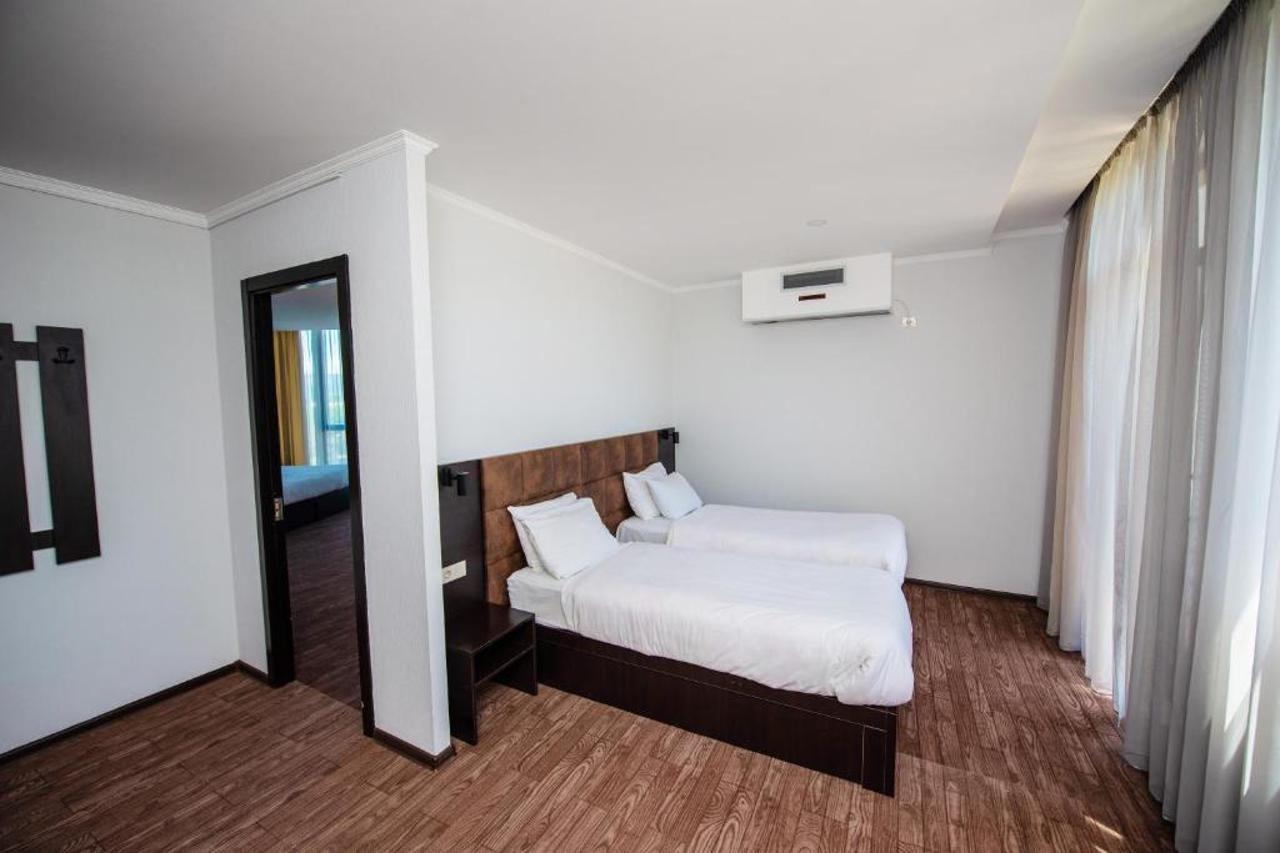 Hotel Shine Palace Tbiliszi Kültér fotó