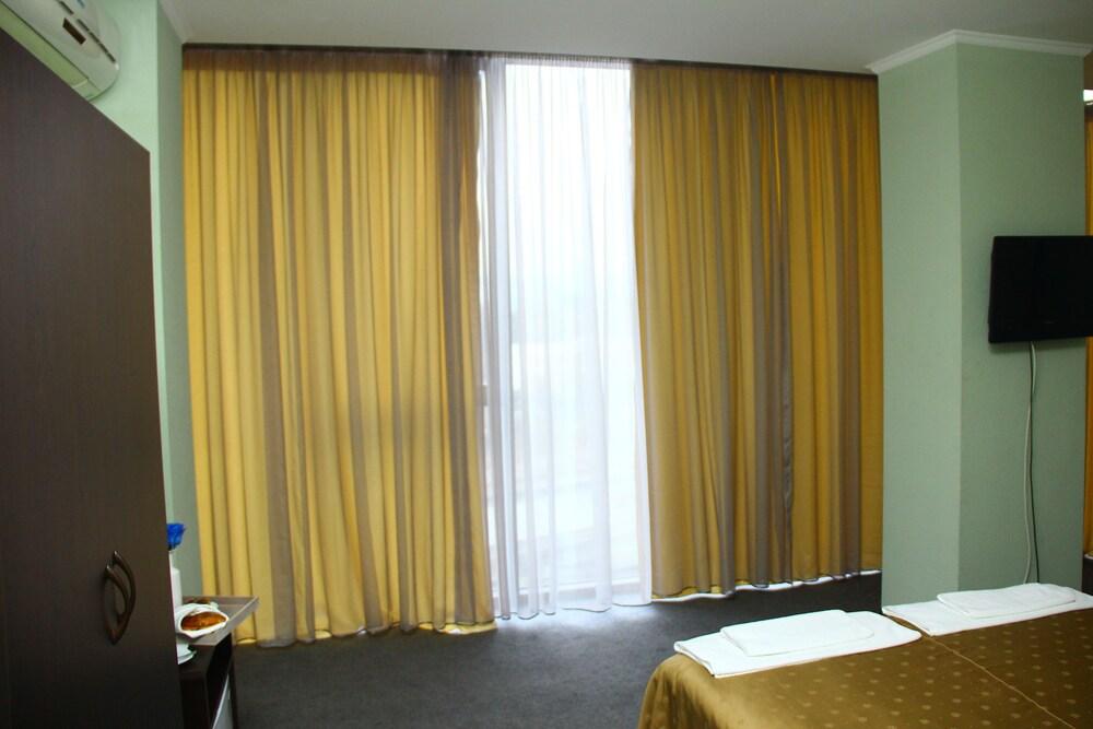 Hotel Shine Palace Tbiliszi Kültér fotó