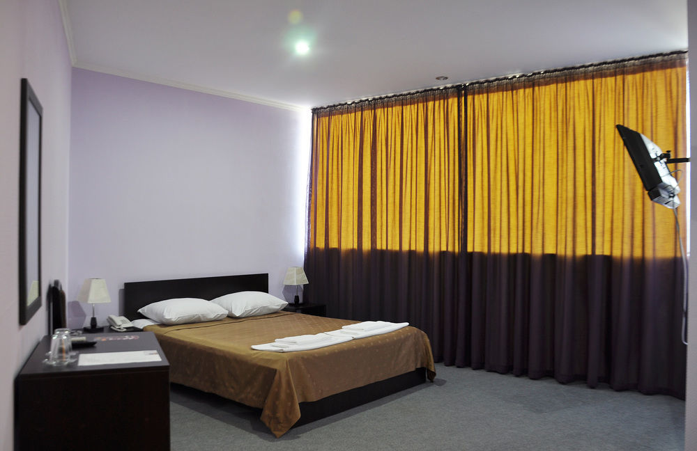 Hotel Shine Palace Tbiliszi Kültér fotó