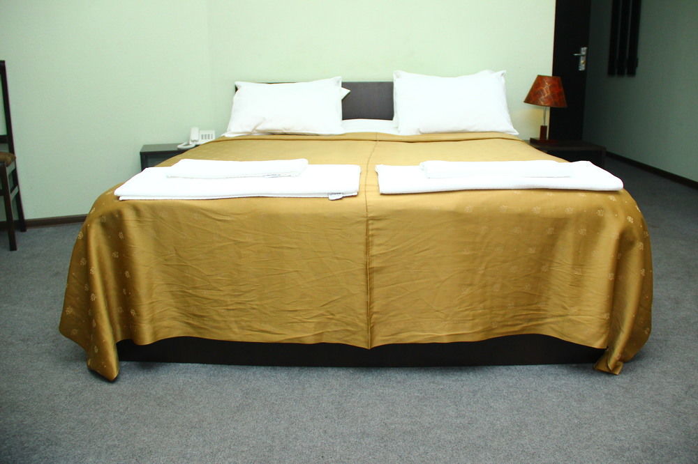 Hotel Shine Palace Tbiliszi Kültér fotó