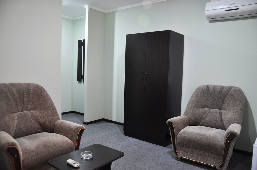 Hotel Shine Palace Tbiliszi Kültér fotó