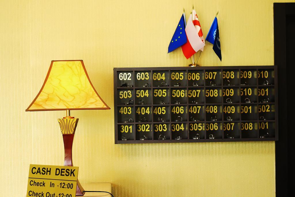 Hotel Shine Palace Tbiliszi Kültér fotó